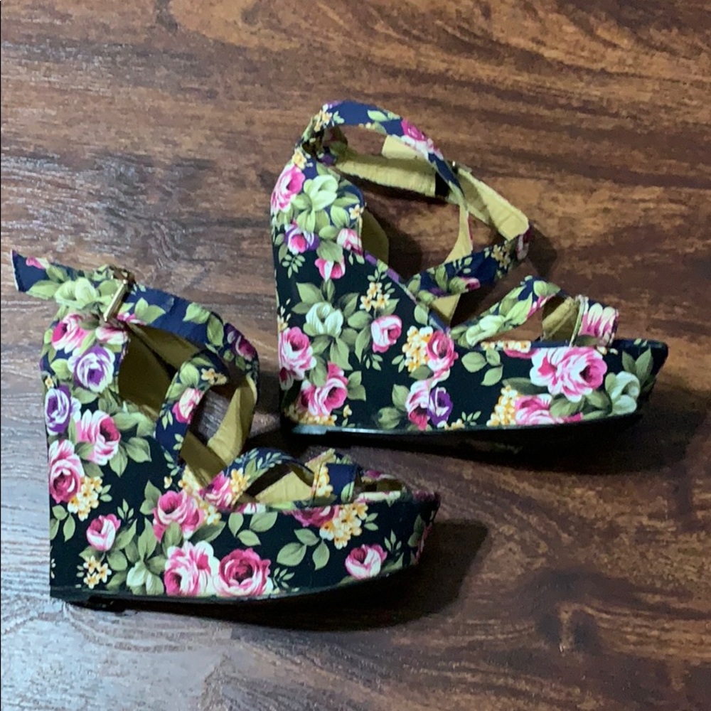 Floral wedges